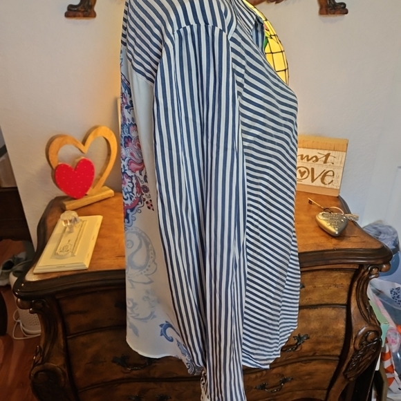 CHICO'S Size 3 (16/18) Blue & White Stripped Long Sleeve Button Down - Picture 3 of 6